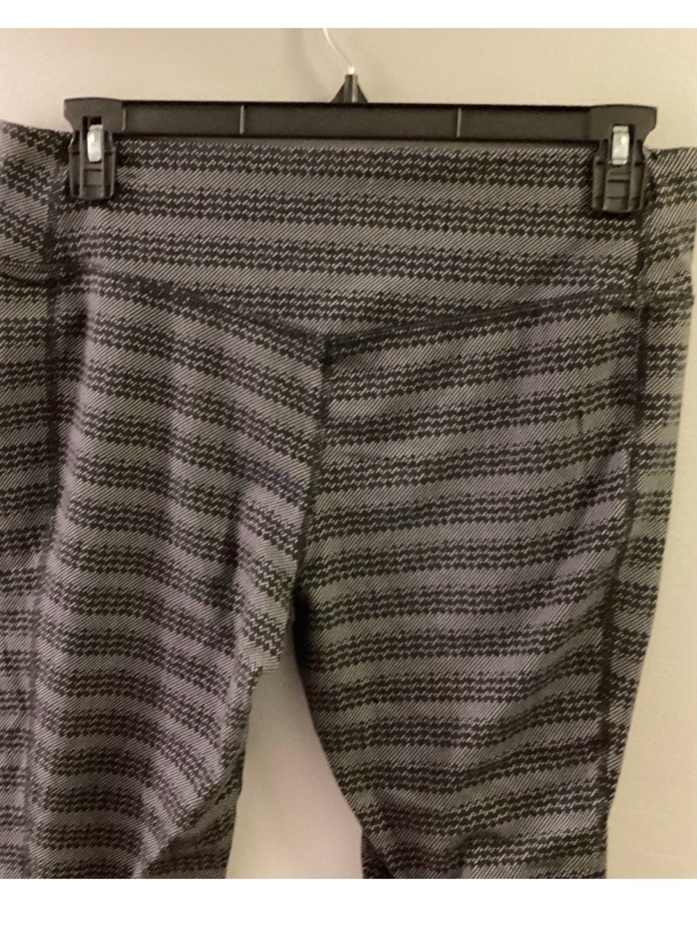 Nike Dri-FIT Cropped Leggings Size XL Black Gray Patterned Athletic Capri Pants - Picture 3 of 12